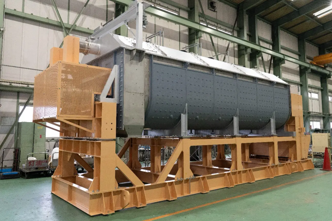 福島工場で制作中の乾燥機